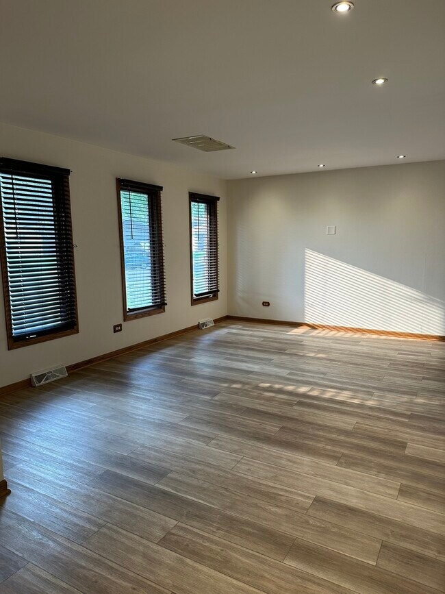 Foto del edificio - 23014 East Dr