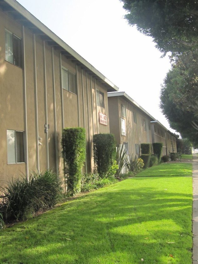 Primary Photo - 1557-1563 W Ball Rd