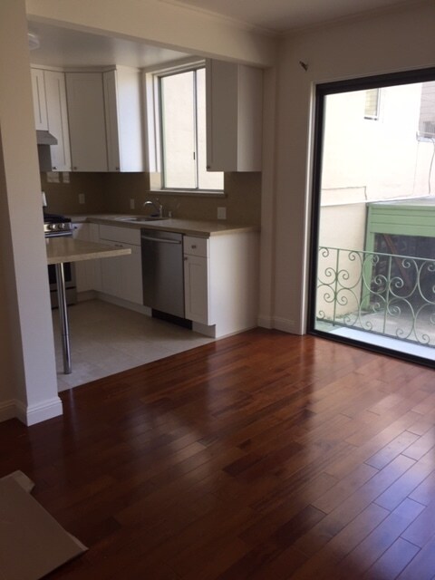 kitchen area - 2725 Van Ness Ave