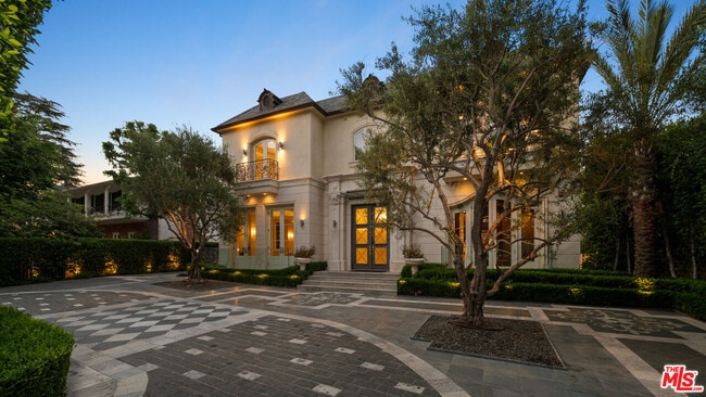 Foto del edificio - 718 N Rodeo Dr