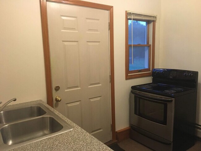 Building Photo - Granby Apartment