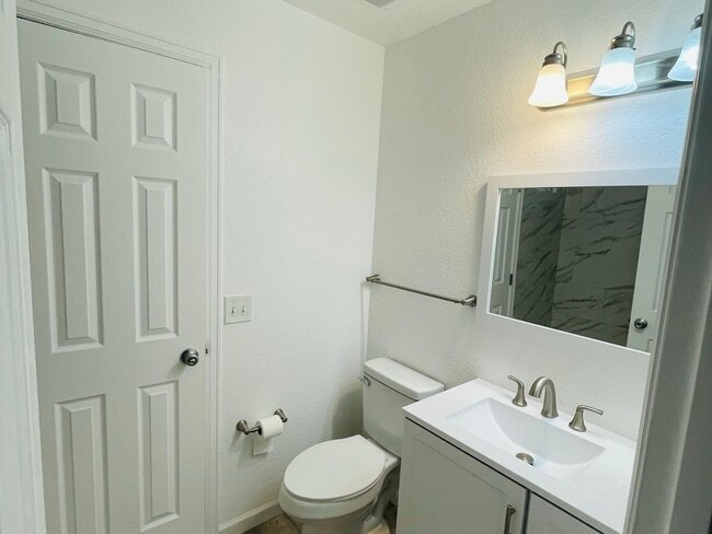 Building Photo - 2 Bedroom Condo in Denver
