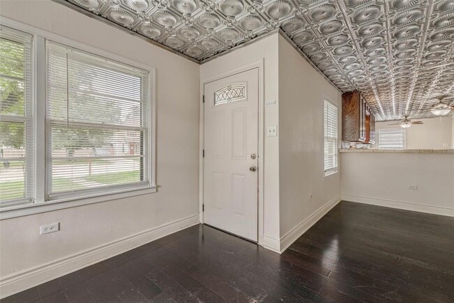 Building Photo - 1116 Kettler St