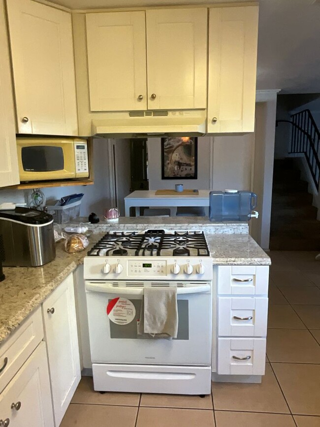 Foto del edificio - 3 bed, 2.5 bth, CONDO in ESCONDIDO