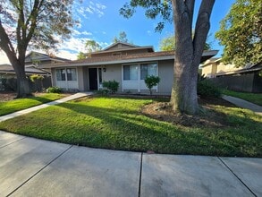 Building Photo - 979 Amistad Pl
