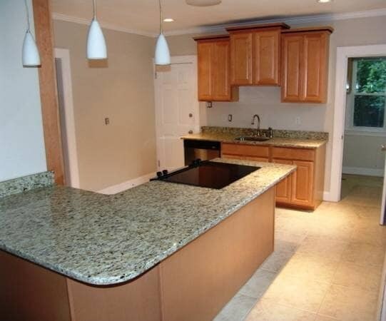 Foto del edificio - 124 Raymond Rd