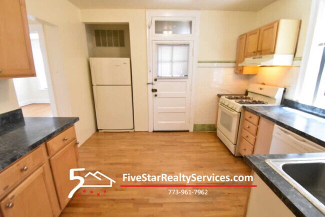 Building Photo - 6127 N Francisco Ave