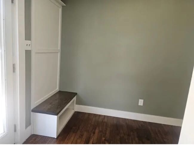 Building Photo - 719 S Market St