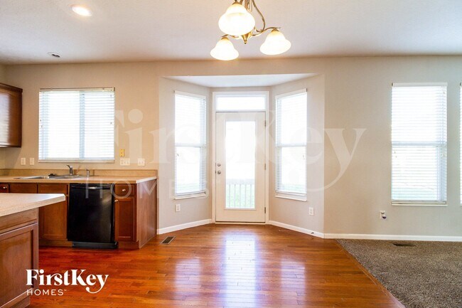 Foto del edificio - 6626 Thistle Grove