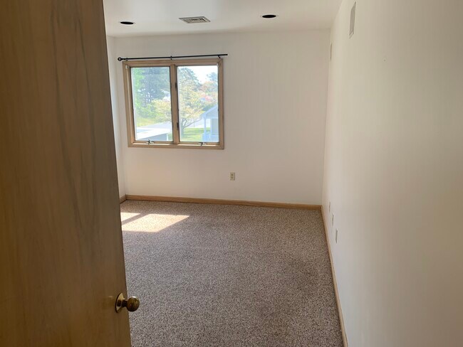 Foto del edificio - 227 N Main St