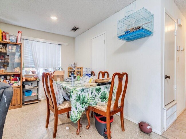 Foto del edificio - 6105 Ada Ct