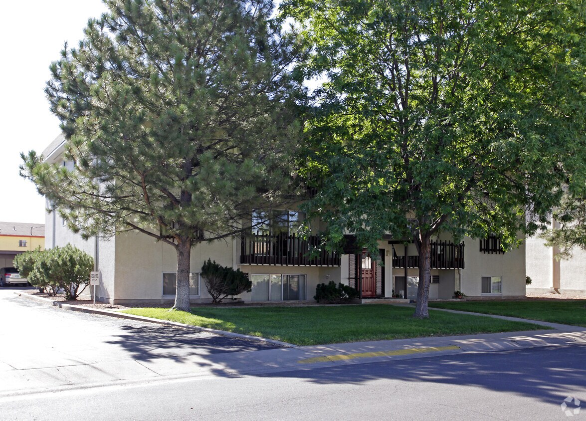 Building Photo - Oxford Pines