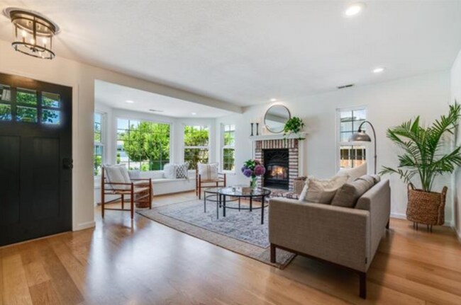 Building Photo - 119 Seacliff Dr