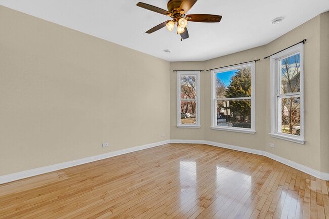 Building Photo - 3056 N Drake Ave