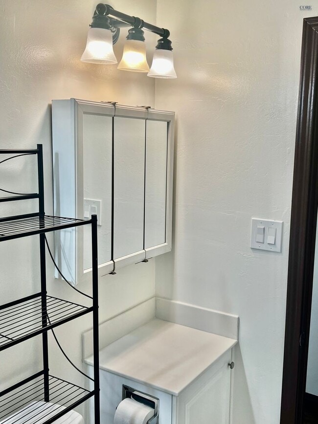 Building Photo - Hidden Gem with Views! 2 bedroom, 1 bathroom