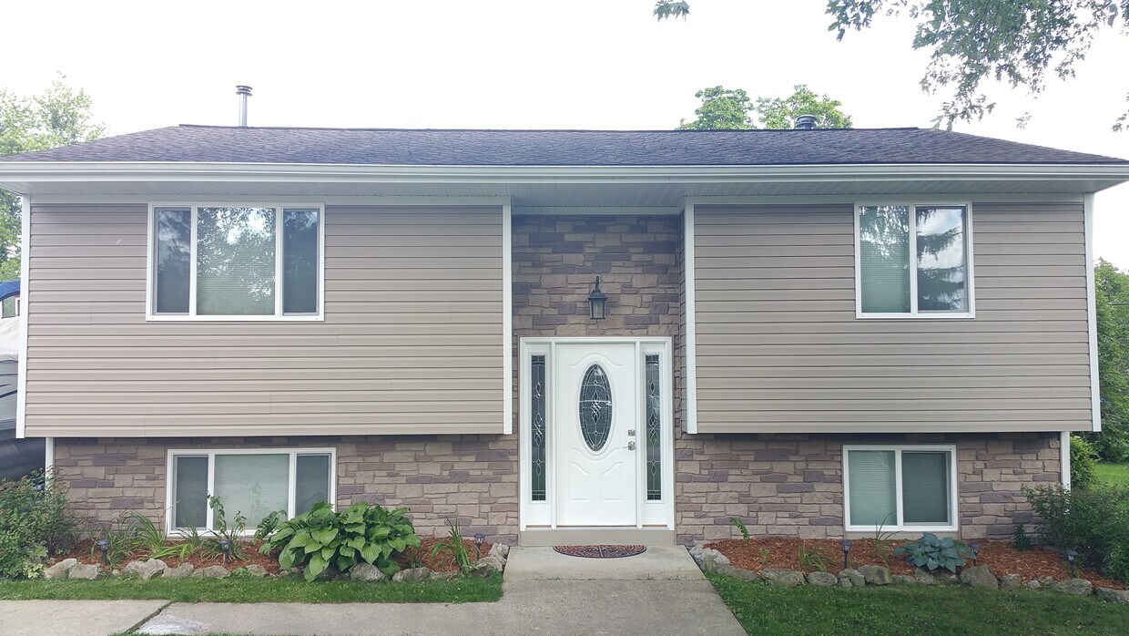 Primary Photo - 9028 Garfield Dr