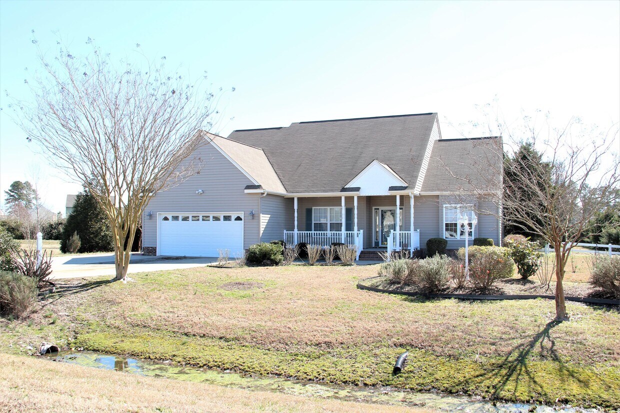 Foto principal - 205 Queenswood Blvd