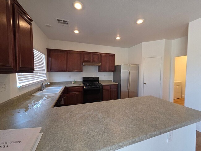 Foto del edificio - North Las Vegas 3 bedroom 2.5 bath with loft