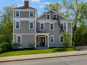Building Photo - 169 Waterman St