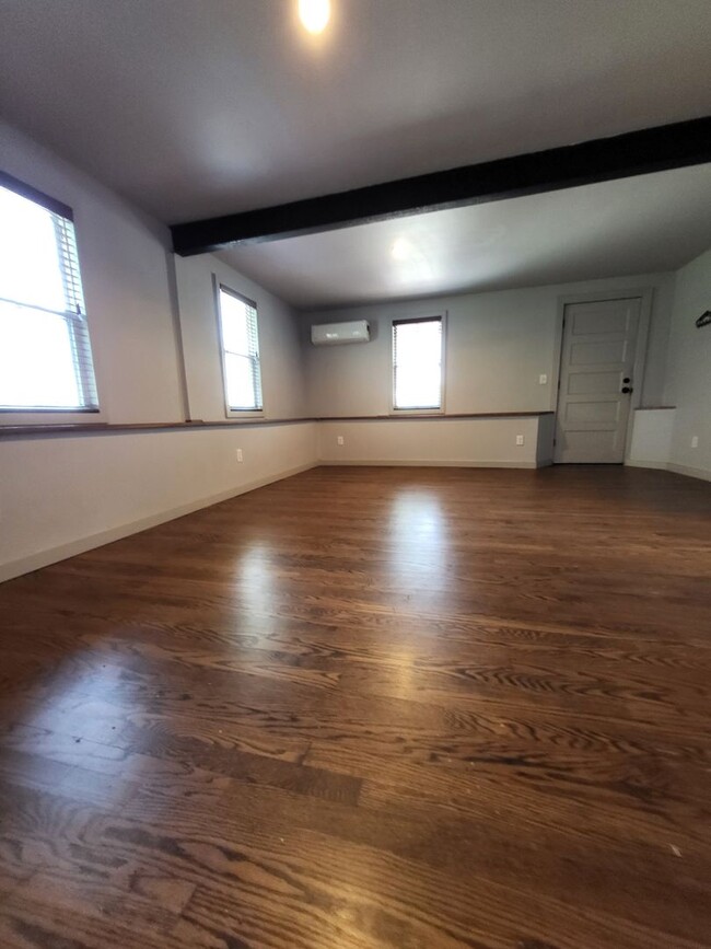 Building Photo - SHORT-TERM Lease ONLY (2) Bed/(2) Bath Pri...