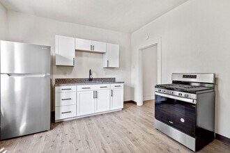 Building Photo - 2432-2432 Berg St