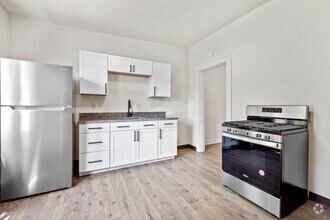 Building Photo - 2432-2432 Berg St