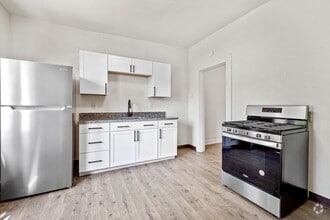 Building Photo - 2432-2432 Berg St