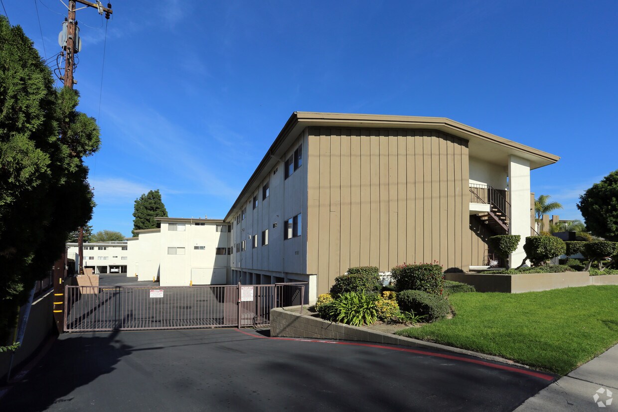 Malabar Apartments Garden Grove, CA