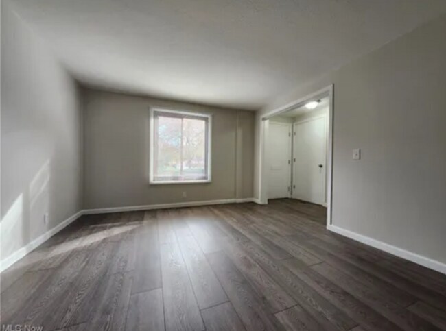 Foto del edificio - 1651 Mentor Ave