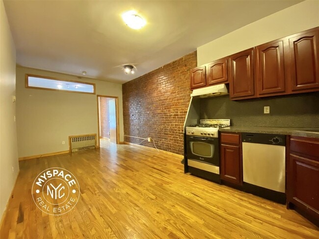 Building Photo - 891 Bergen St