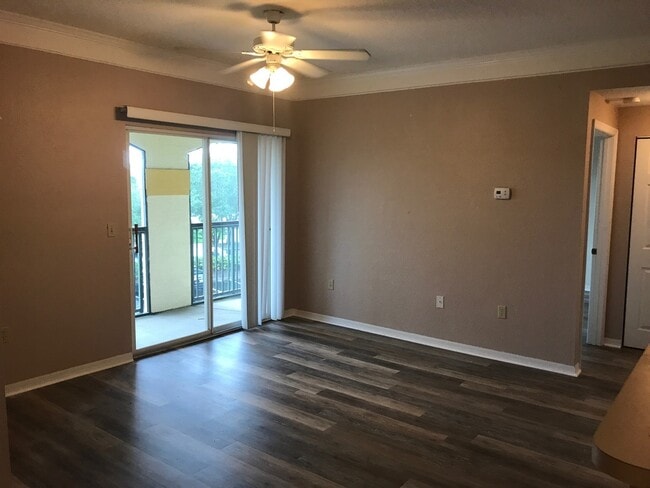 Building Photo - ** 1 bed/1 bath Condo in Royal Greens at G...