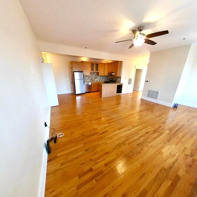 Building Photo - 608 Bramhall Ave