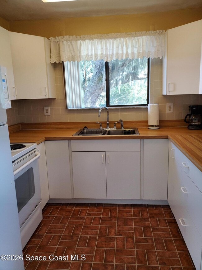 Building Photo - 2324 Bignonia St