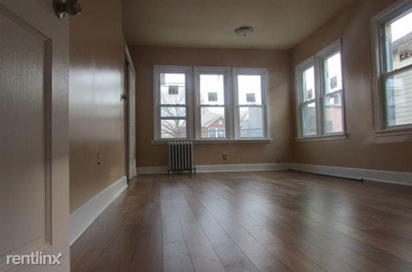Foto principal - 158 E 45th St
