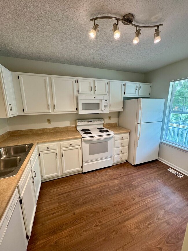 Foto del edificio - Cozy, 2BR, 2.5BA Townhouse in Raintree
