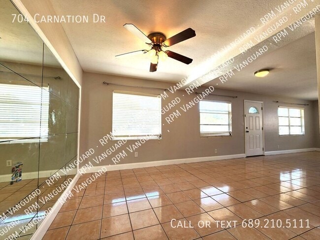 Photo - 704 Carnation Dr House