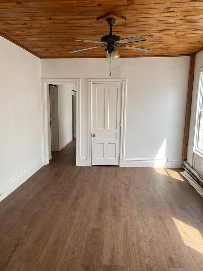 Building Photo - 134 6th Ave