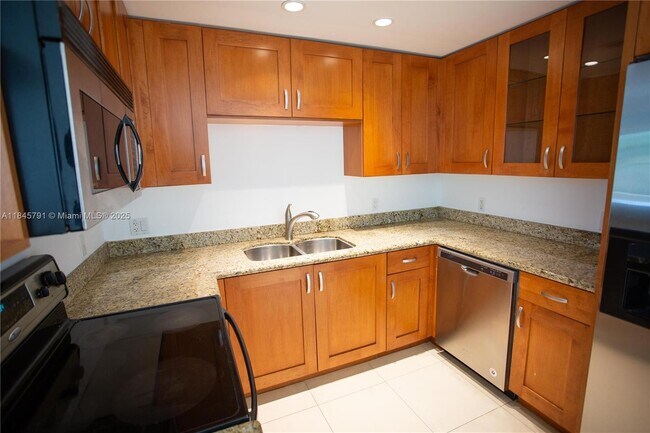 Building Photo - 20 Calabria Ave