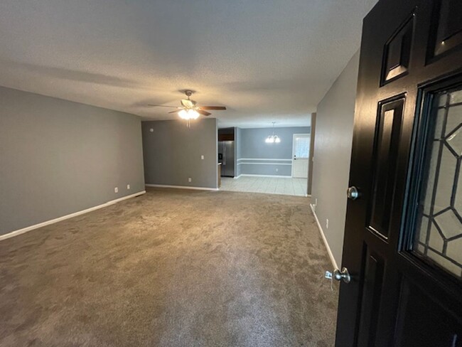 Building Photo - Maryville 37804 - 3 bedroom in convenient ...