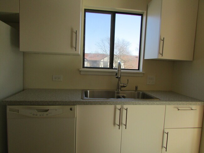 Building Photo - 1534 Heather Ct