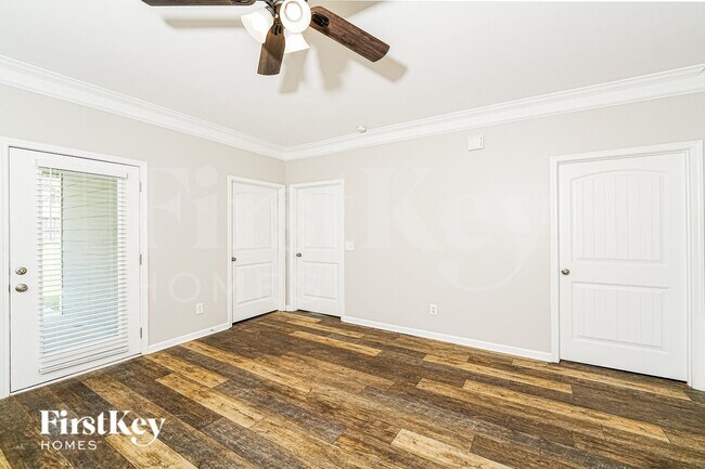 Foto del edificio - 8613 Clarke Ln