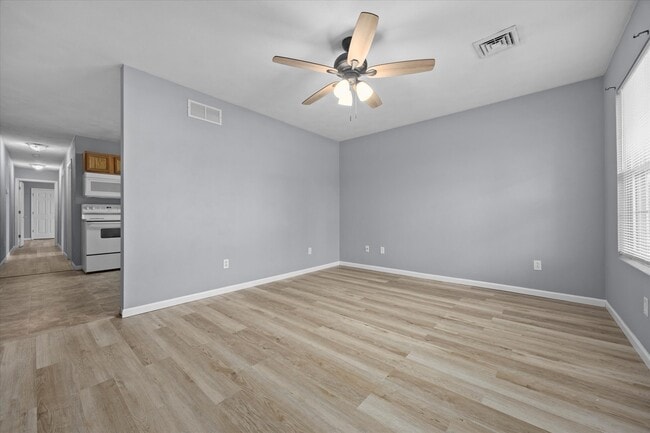 Building Photo - 503 N Combs Ave