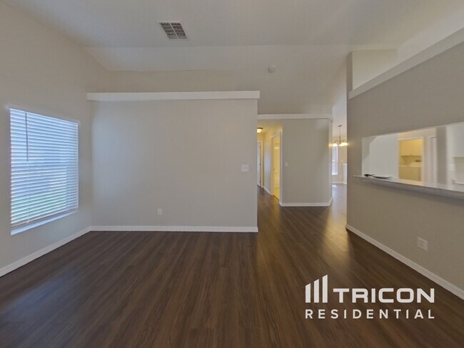 Foto del edificio - 15115 Margaux Dr