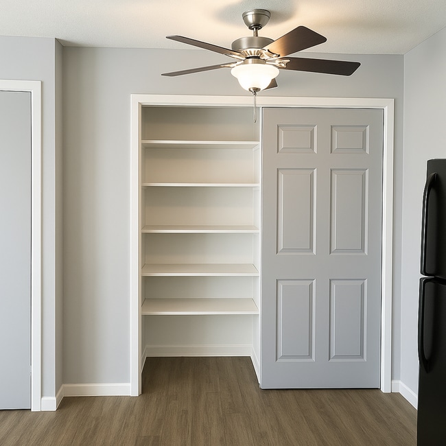Building Photo - COME APPLY TODAY! Affordable Des Moines Li...