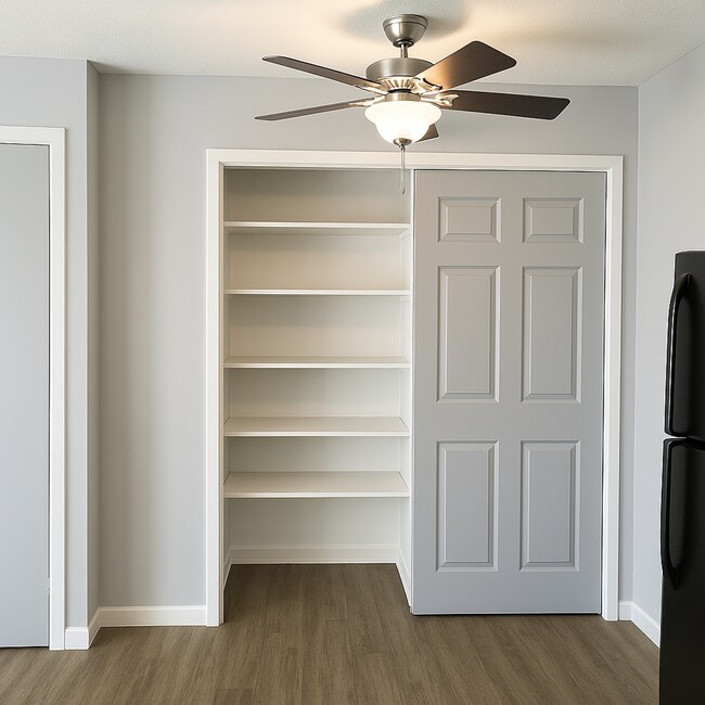 Building Photo - COME APPLY TODAY! Affordable Des Moines Living: 2 Bed + 1 Bath at Eastbrook Terrace
