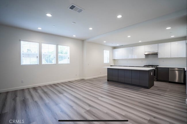 Building Photo - 1351 Point Loma Pl