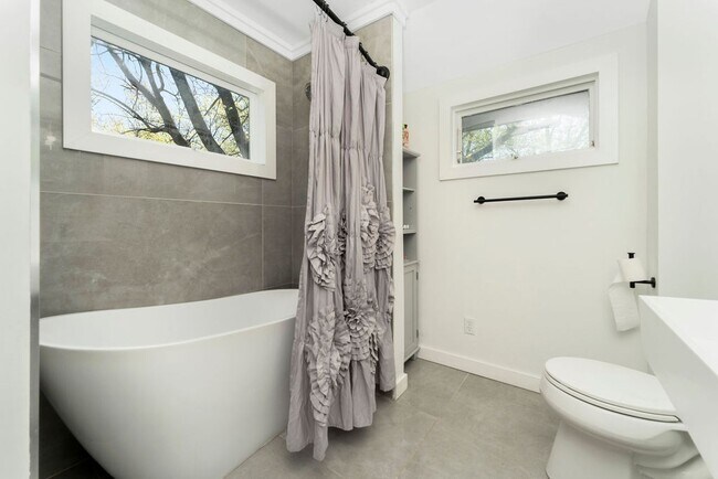 Foto del edificio - 1422 Benjamin St