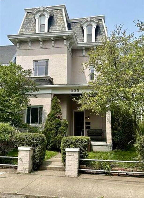 Primary Photo - 833 N Euclid Ave