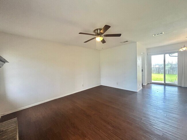 Foto del edificio - 4807 Copperbend Blvd
