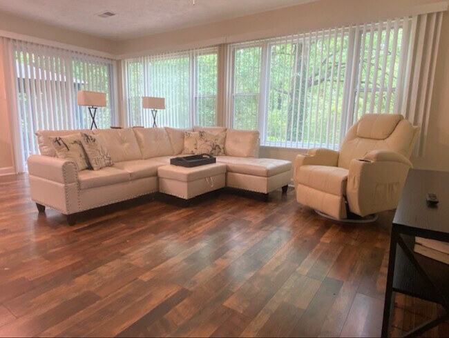Foto del edificio - 505 Piney Fork Ln